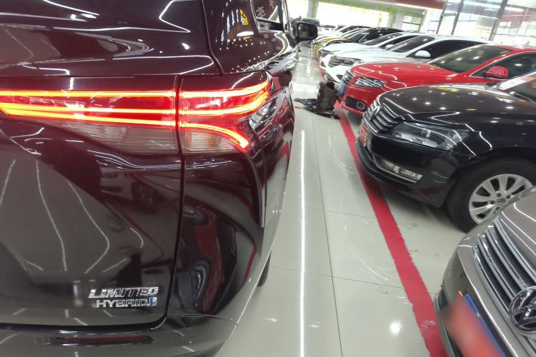 Used Toyota SIENNA 2023 2.5L Hybrid Deluxe Edition Right Rear Taillight