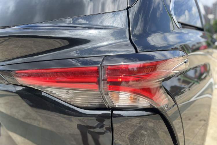 Used Toyota SIENNA 2023 2.5L Hybrid Comfort Edition Right Rear Taillight
