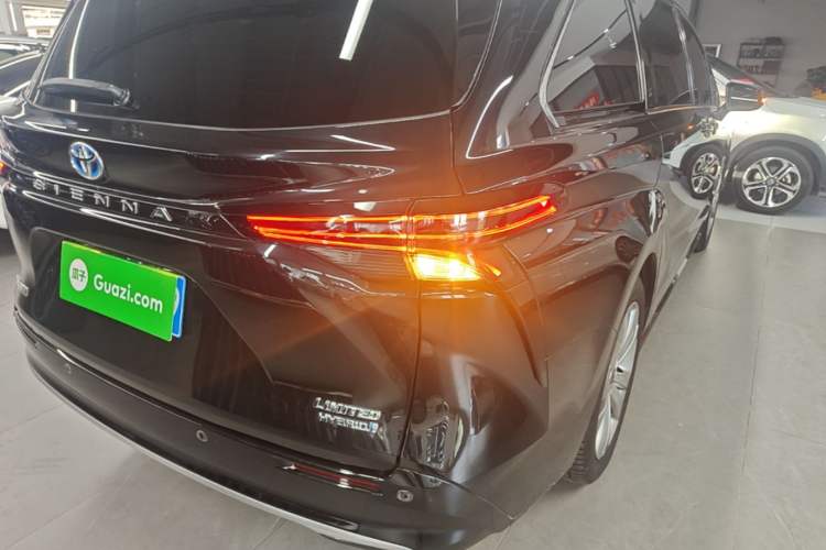 Used Toyota SIENNA 2023 2.5L Hybrid Deluxe Edition Right Rear Taillight