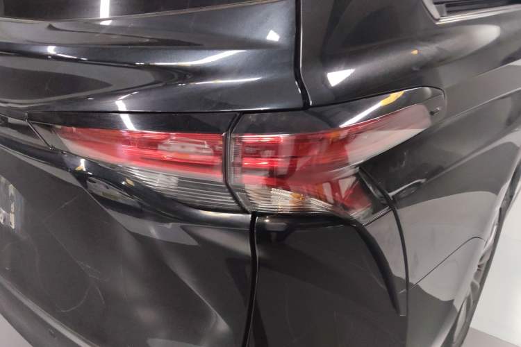 Used Toyota SIENNA 2023 2.5L Hybrid Comfort Edition Right Rear Taillight