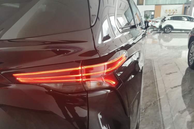 Used Toyota SIENNA 2023 2.5L Hybrid Platinum Edition Right Rear Taillight