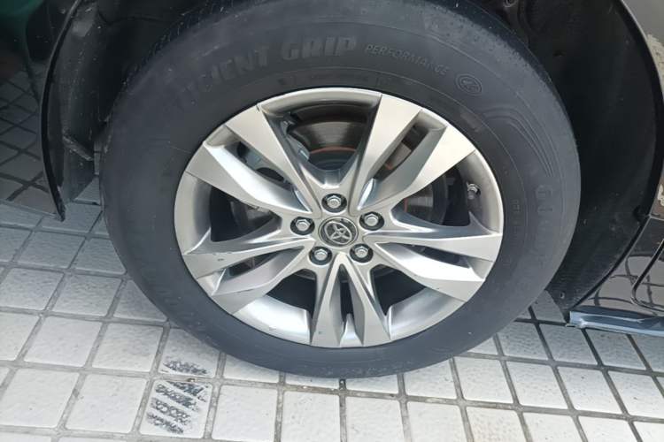 Used Toyota SIENNA 2023 2.5L Hybrid Comfort Edition Right Rear Wheel Hub