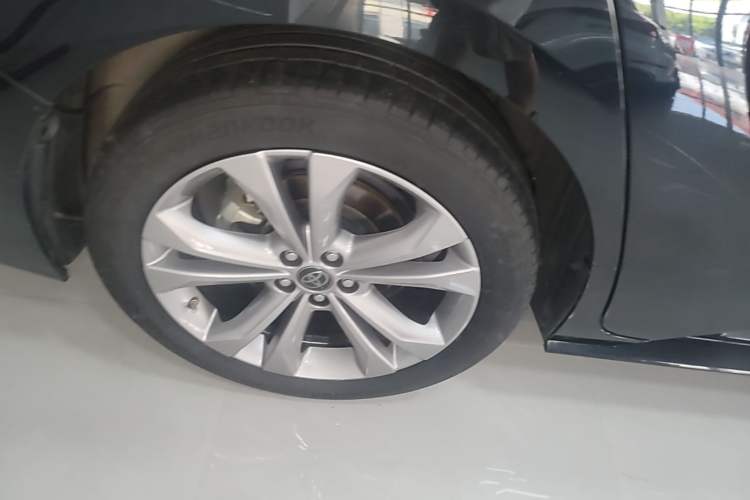 Used Toyota SIENNA 2023 2.5L Hybrid Ultimate Edition Right Rear Wheel Hub
