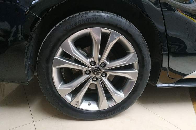 Used Toyota SIENNA 2023 2.5L Hybrid Platinum Edition Right Rear Wheel Hub