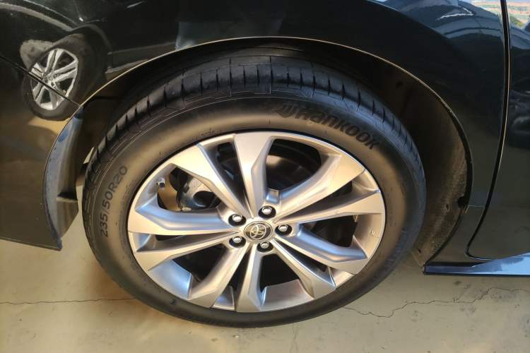 Used Toyota SIENNA 2023 2.5L Hybrid Deluxe Edition Right Rear Wheel Hub