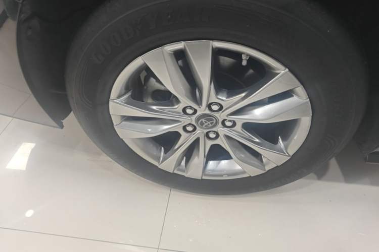 Used Toyota SIENNA 2023 2.5L Hybrid Comfort Edition Right Rear Wheel Hub