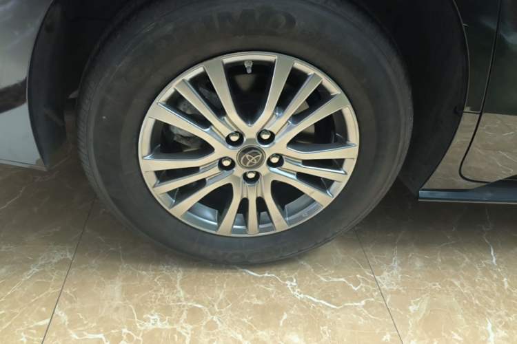 Used Toyota SIENNA 2023 2.5L Hybrid Luxury Edition Right Rear Wheel Hub