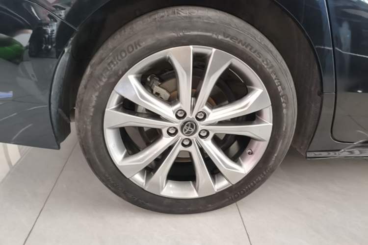 Used Toyota SIENNA 2023 2.5L Hybrid Deluxe Edition Right Rear Wheel Hub