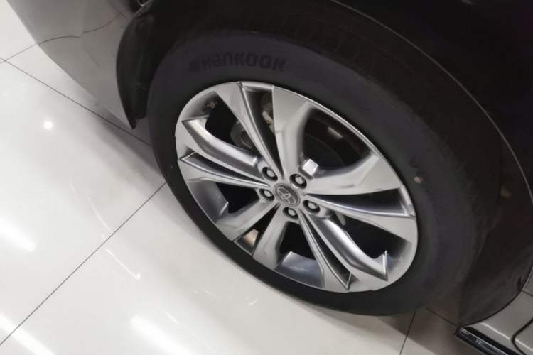 Used Toyota SIENNA 2023 2.5L Hybrid Deluxe Edition Right Rear Wheel Hub