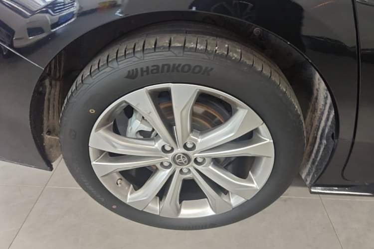 Used Toyota SIENNA 2023 2.5L Hybrid Deluxe Edition Right Rear Wheel Hub