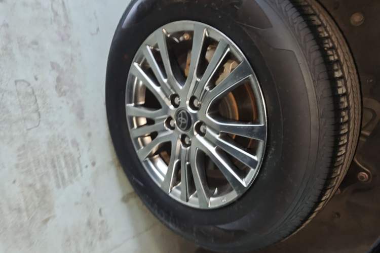 Used Toyota SIENNA 2023 2.5L Hybrid Comfort Edition Right Rear Wheel Hub