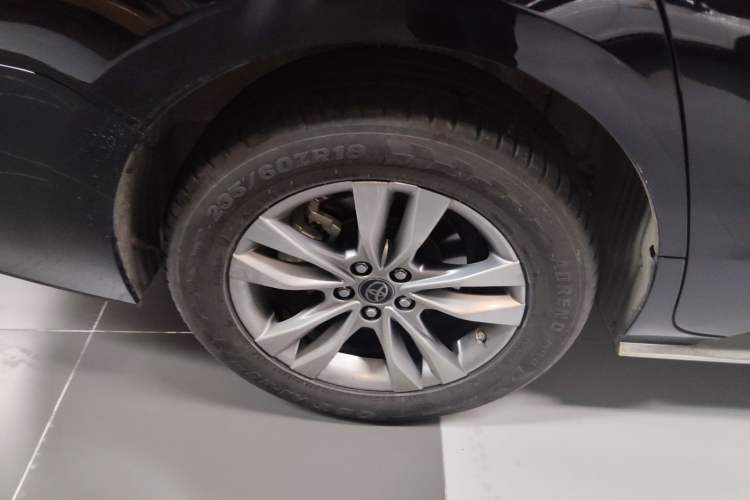 Used Toyota SIENNA 2023 2.5L Hybrid Comfort Edition Right Rear Wheel Hub