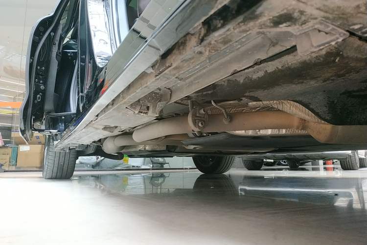 Used Toyota SIENNA 2023 2.5L Hybrid Platinum Edition Right Side Sill