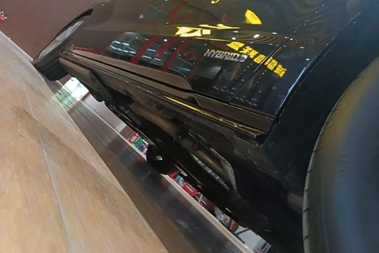 Used Toyota SIENNA 2023 2.5L Hybrid Deluxe Edition Right Side Sill