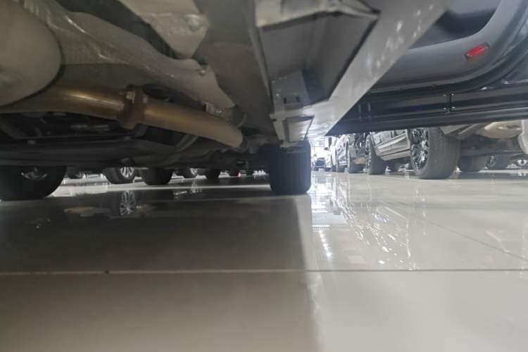 Used Toyota SIENNA 2023 2.5L Hybrid Comfort Edition Right Side Sill