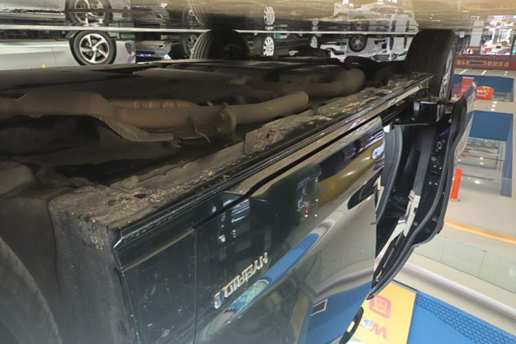 Used Toyota SIENNA 2023 2.5L Hybrid Luxury Edition Right Side Sill