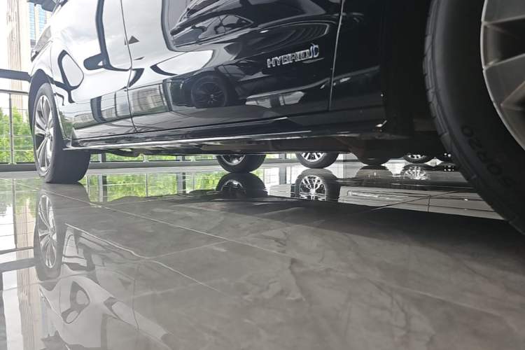 Used Toyota SIENNA 2023 2.5L Hybrid Deluxe Edition Right Side Sill
