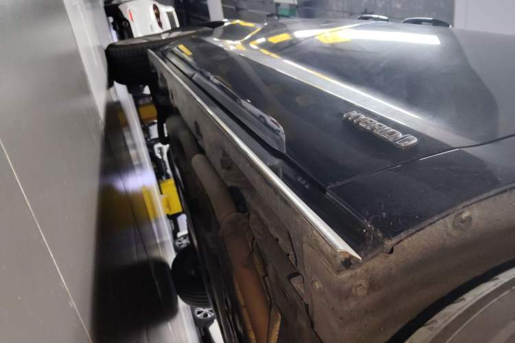Used Toyota SIENNA 2023 2.5L Hybrid Comfort Edition Right Side Sill