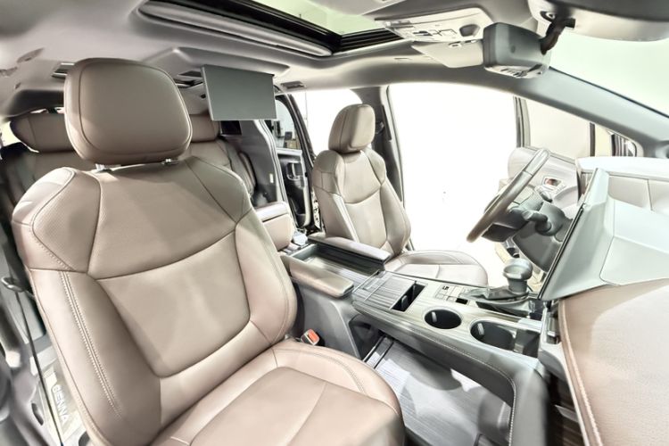 Used Toyota SIENNA 2023 2.5L Hybrid Platinum Edition Roof