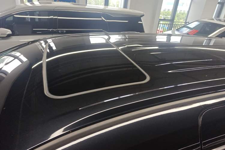 Used Toyota SIENNA 2023 2.5L Hybrid Deluxe Edition Roof