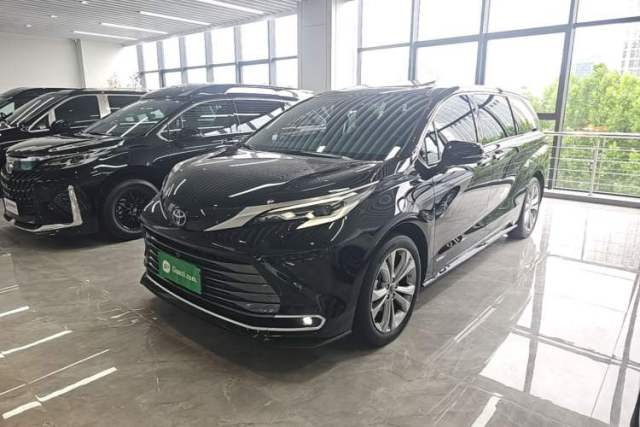 Used Toyota SIENNA 2023 2.5L Hybrid Deluxe Edition