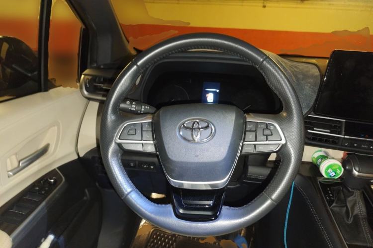 Used Toyota SIENNA 2023 2.5L Hybrid Deluxe Edition Steering Wheel