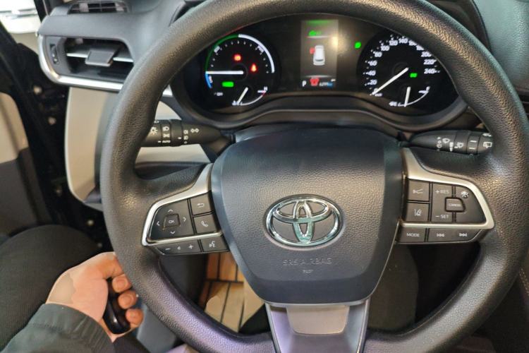 Used Toyota SIENNA 2023 2.5L Hybrid Comfort Edition Steering Wheel