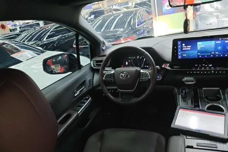 Used Toyota SIENNA 2023 2.5L Hybrid Platinum Edition Steering Wheel
