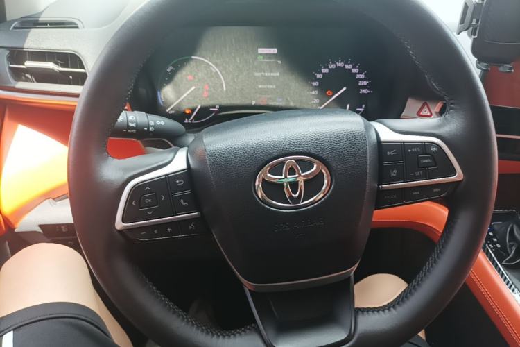 Used Toyota SIENNA 2023 2.5L Hybrid Comfort Edition Steering Wheel