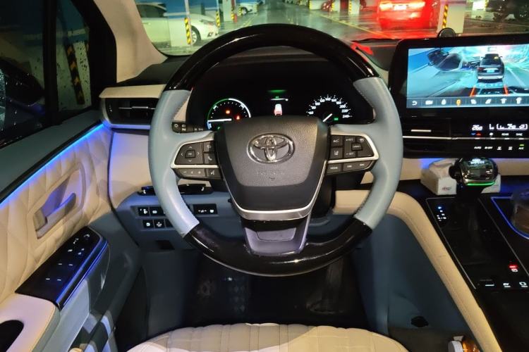 Used Toyota SIENNA 2023 2.5L Hybrid Comfort Edition Steering Wheel