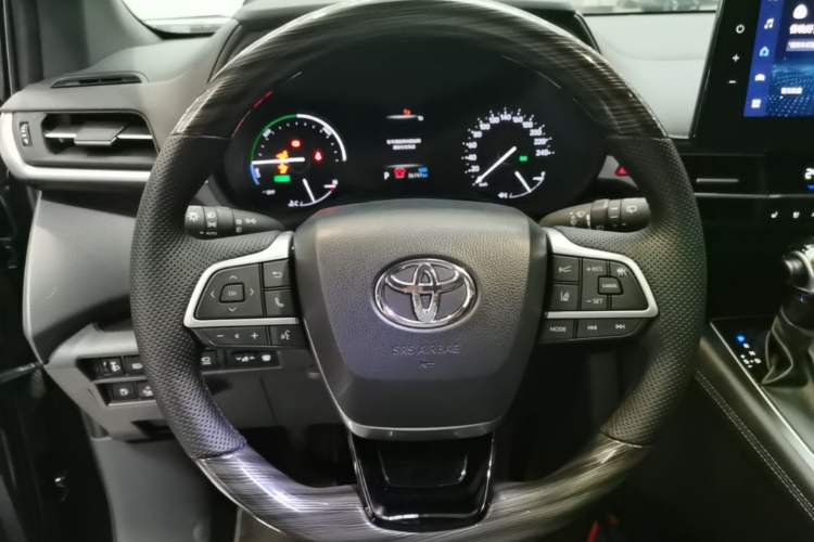Used Toyota SIENNA 2023 2.5L Hybrid Deluxe Edition Steering Wheel