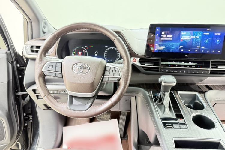 Used Toyota SIENNA 2023 2.5L Hybrid Platinum Edition Steering Wheel