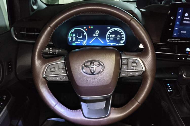 Used Toyota SIENNA 2023 2.5L Hybrid Platinum Edition Steering Wheel