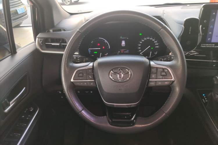 Used Toyota SIENNA 2023 2.5L Hybrid Deluxe Edition Steering Wheel