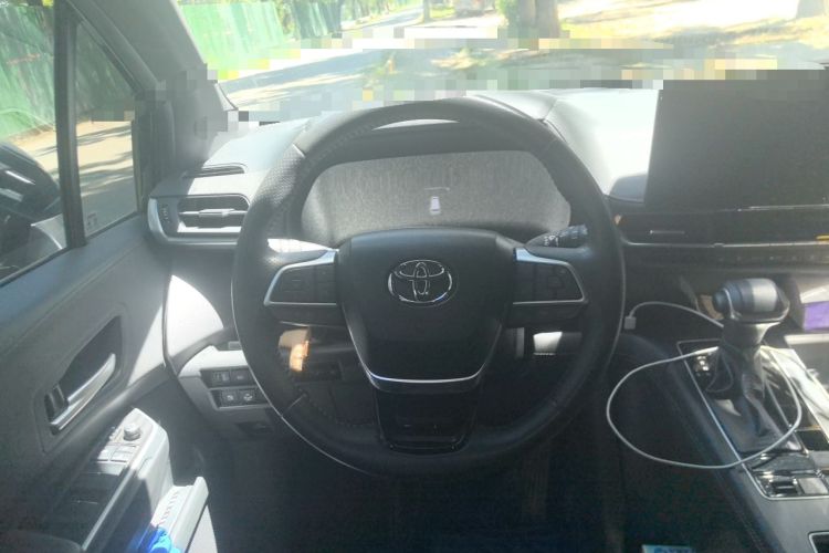 Used Toyota SIENNA 2023 2.5L Hybrid Deluxe Edition Steering Wheel