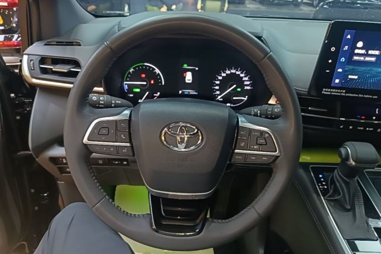 Used Toyota SIENNA 2023 2.5L Hybrid Deluxe Edition Steering Wheel