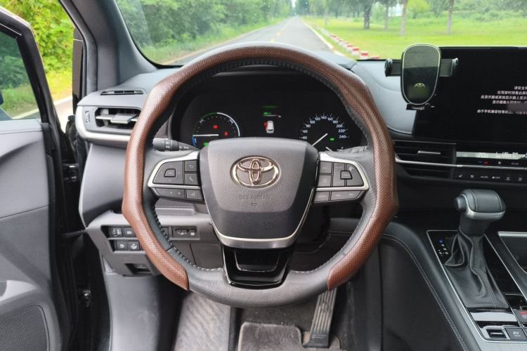Used Toyota SIENNA 2023 2.5L Hybrid Deluxe Edition Steering Wheel