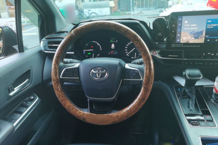 Used Toyota SIENNA 2023 2.5L Hybrid Deluxe Edition Steering Wheel