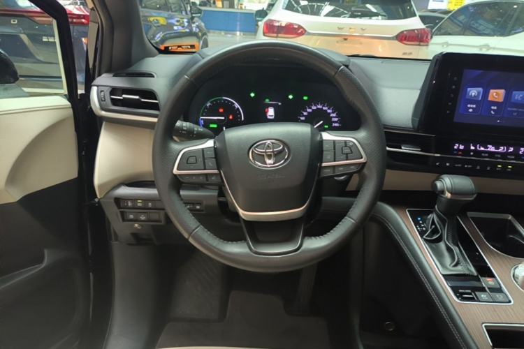Used Toyota SIENNA 2023 2.5L Hybrid Luxury Edition Steering Wheel