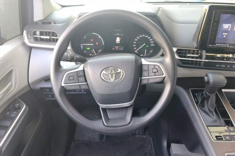 Used Toyota SIENNA 2023 2.5L Hybrid Comfort Edition Steering Wheel