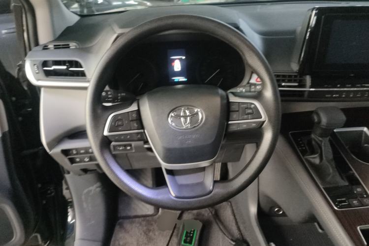 Used Toyota SIENNA 2023 2.5L Hybrid Comfort Edition Steering Wheel
