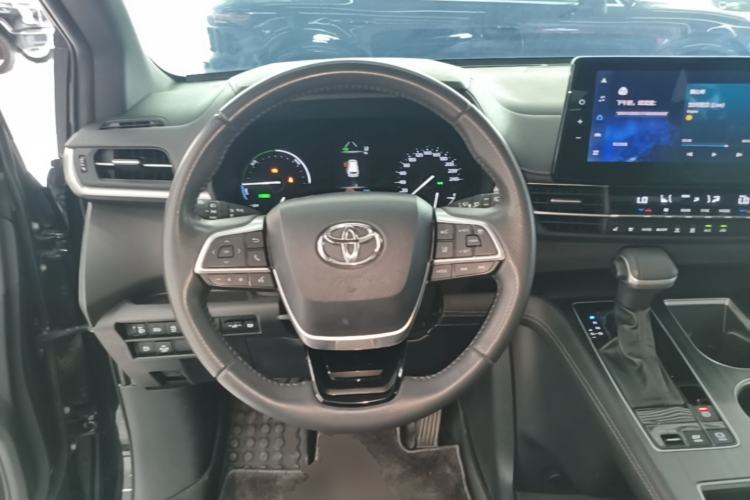 Used Toyota SIENNA 2023 2.5L Hybrid Deluxe Edition Steering Wheel