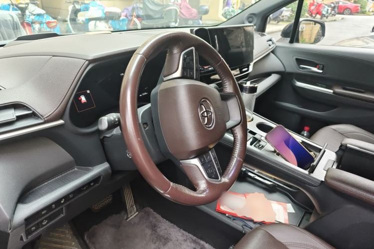 Used Toyota SIENNA 2023 2.5L Hybrid Platinum Edition Steering Wheel