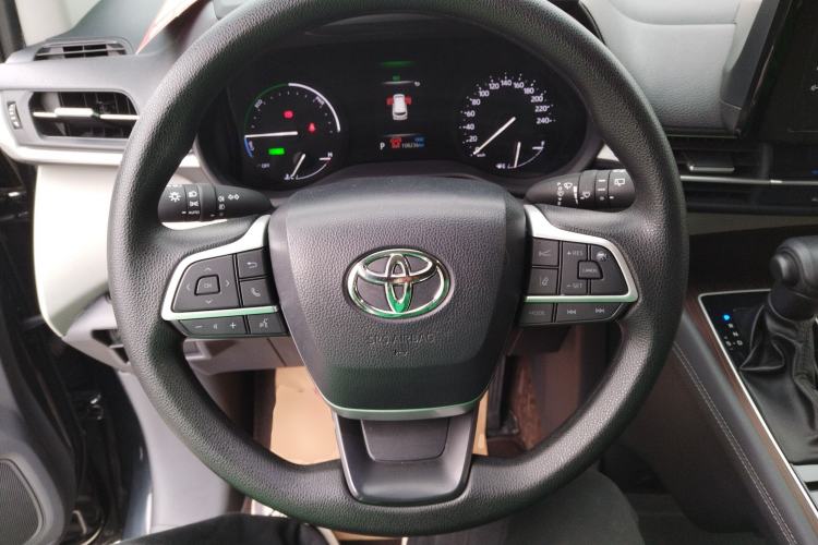Used Toyota SIENNA 2023 2.5L Hybrid Comfort Edition Steering Wheel