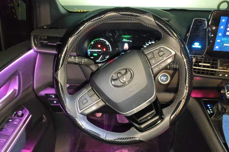 Used Toyota SIENNA 2023 2.5L Hybrid Deluxe Edition Steering Wheel