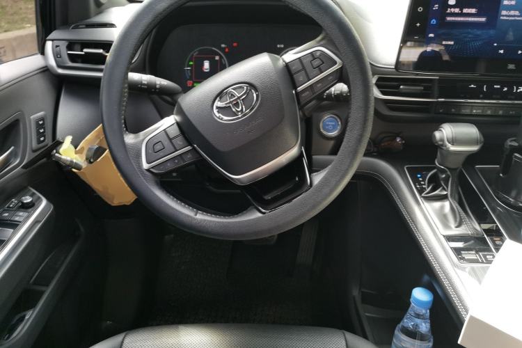 Used Toyota SIENNA 2023 2.5L Hybrid Platinum Edition Steering Wheel