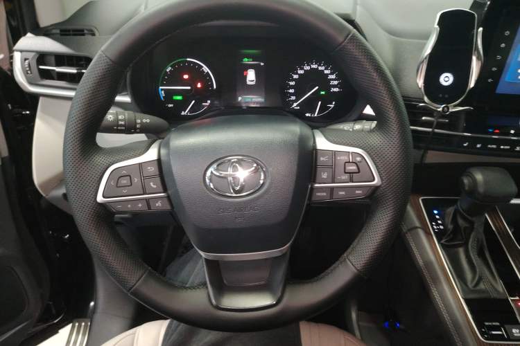 Used Toyota SIENNA 2023 2.5L Hybrid Comfort Edition Steering Wheel