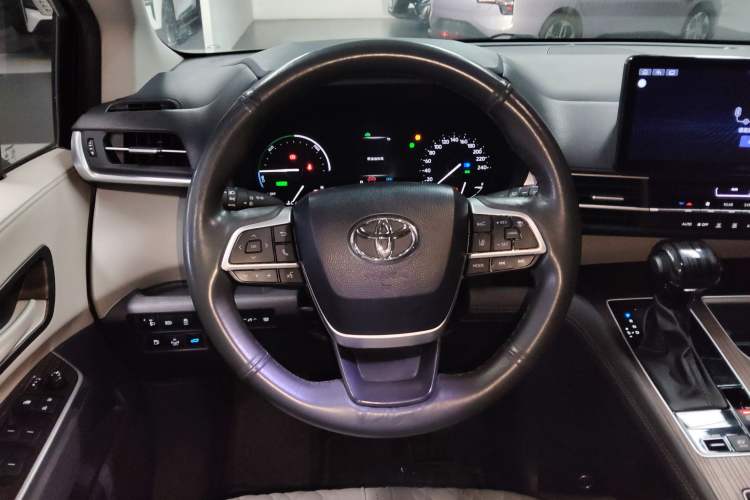 Used Toyota SIENNA 2023 2.5L Hybrid Comfort Edition Steering Wheel
