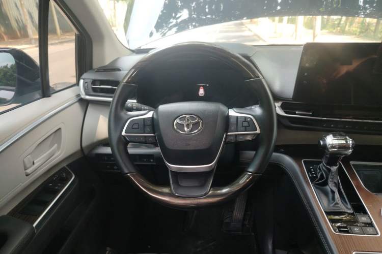 Used Toyota SIENNA 2023 2.5L Hybrid Comfort Edition Steering Wheel