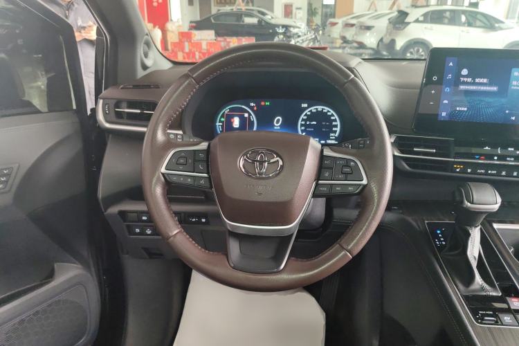 Used Toyota SIENNA 2023 2.5L Hybrid Platinum Edition Steering Wheel